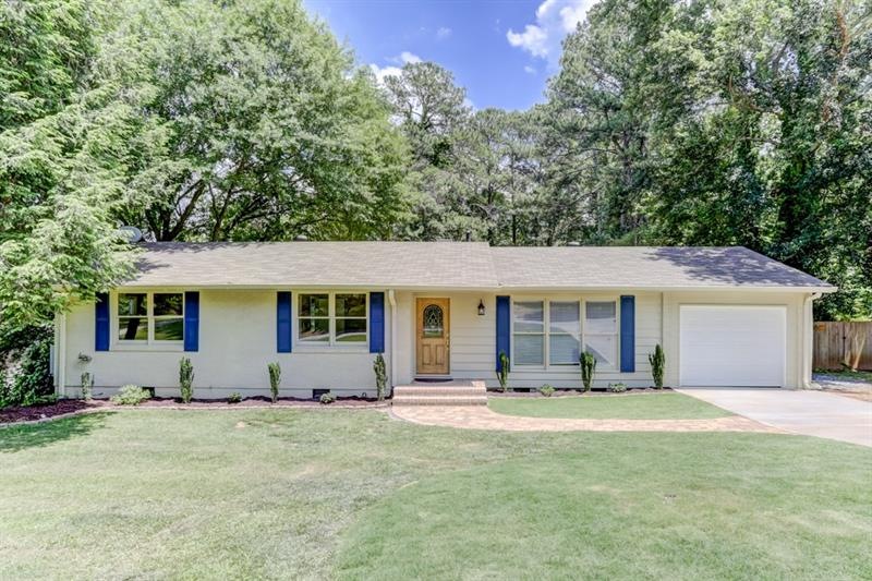 Say hello to this newly-updated 3B-2.5 BA ranch in