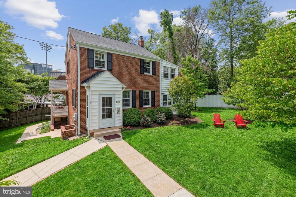 4502 Cheltenham Dr, Bethesda, MD 20814 - photo 1