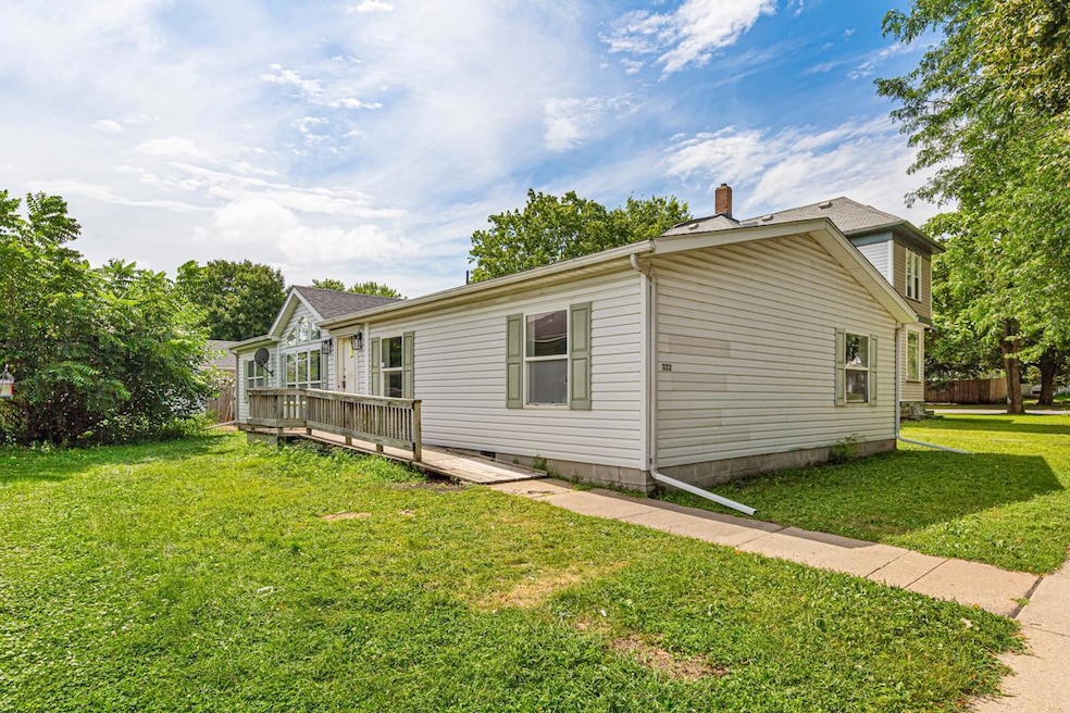 322 Park Row, Saint Peter, MN 56082 - photo 1