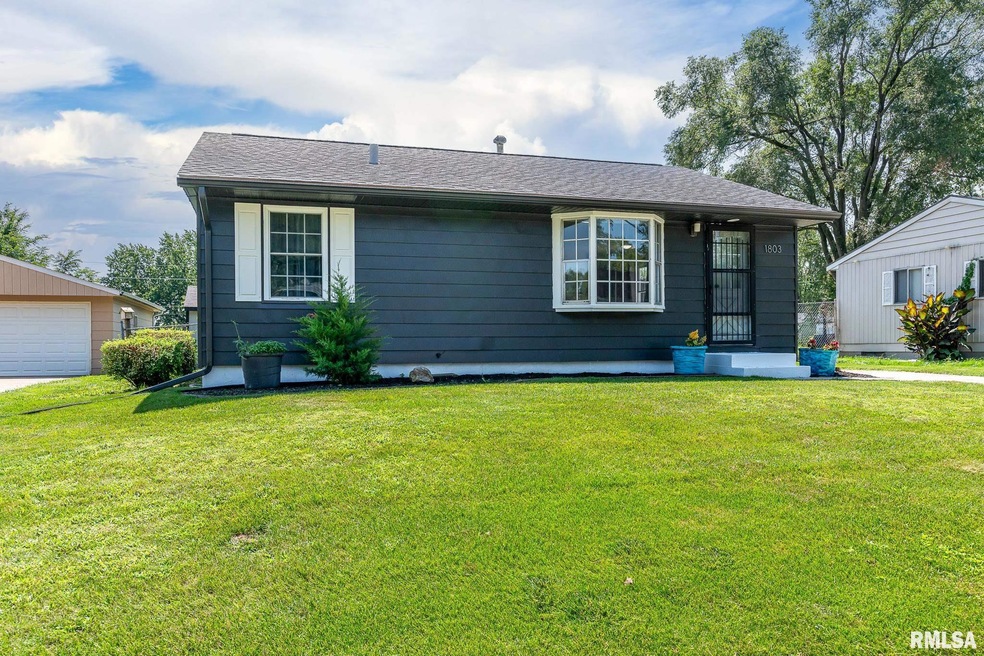 1803 Welshire Dr, Davenport, IA 52806 - photo 1