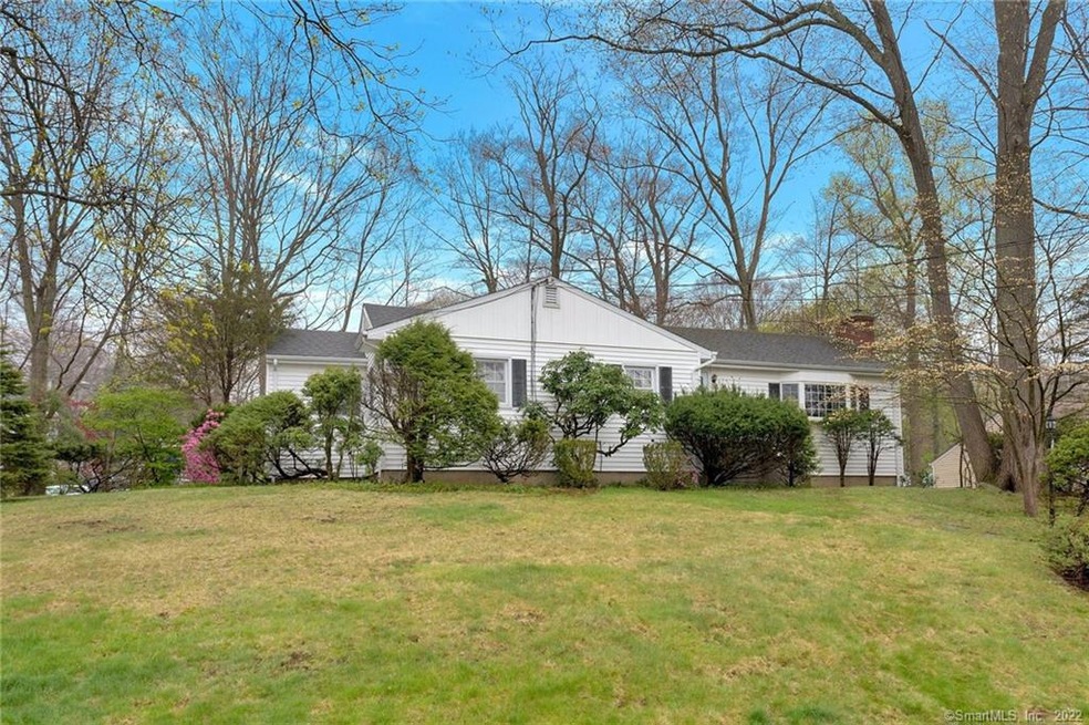 105 Crestwood Dr, Stamford, CT 06905 - photo 1