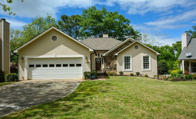 1060 Wellers Ct, Roswell, GA 30076 - photo 1