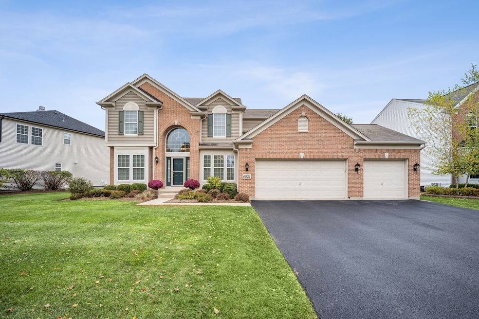 4021 Stratford Ln, Carpentersville, IL 60110 - photo 1