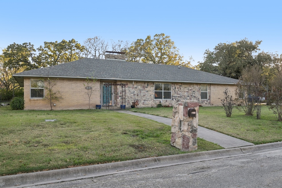 1202 Hopkins Dr, Denton, TX 76205 - photo 1