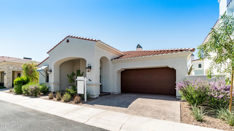 3913 E Crittenden Ln-1