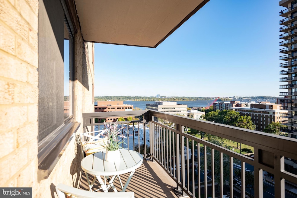 Port Royal unit 1008, Alexandria, VA 22314 - photo 1