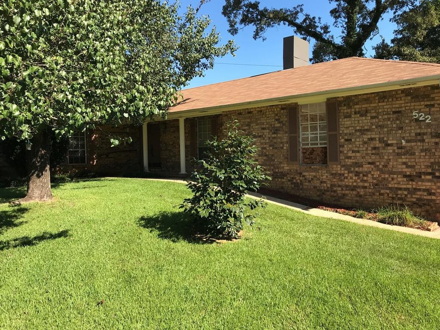 522 Oakbrook Cir, McComb, MS 39648 - photo 1