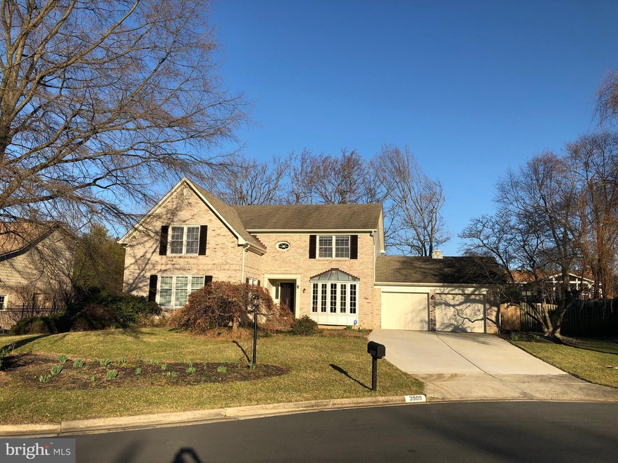 3909 Sandalwood Ct, Fairfax, VA 22031 - photo 1