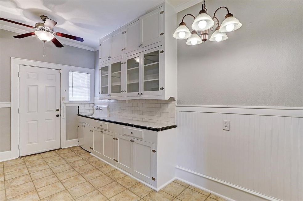 2323 Park St unit 2, Houston, TX 77019 - photo 1