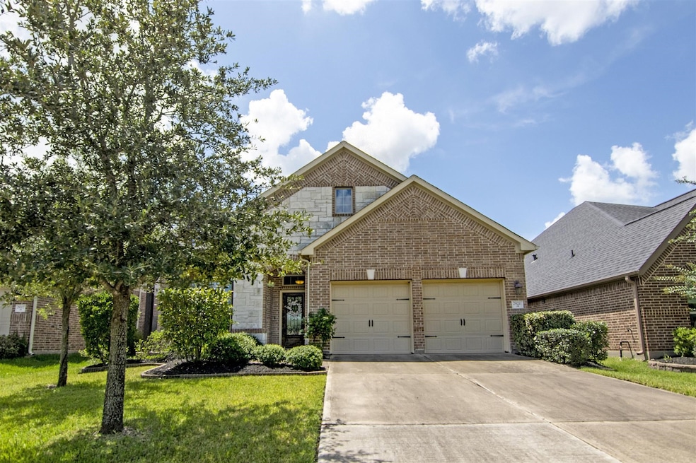 Beautiful one story in Firethorne.  3 big bedrooms, plus a study and bonus room!