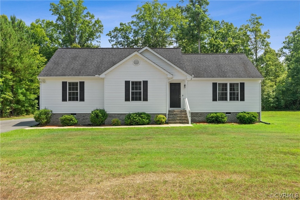 Ranch-style house with a front yard