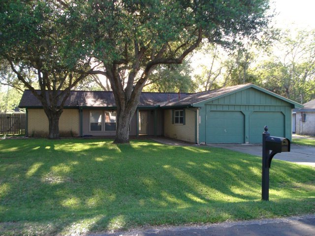 1712 Longhorn Ave, Bay City, TX 77414 - photo 1