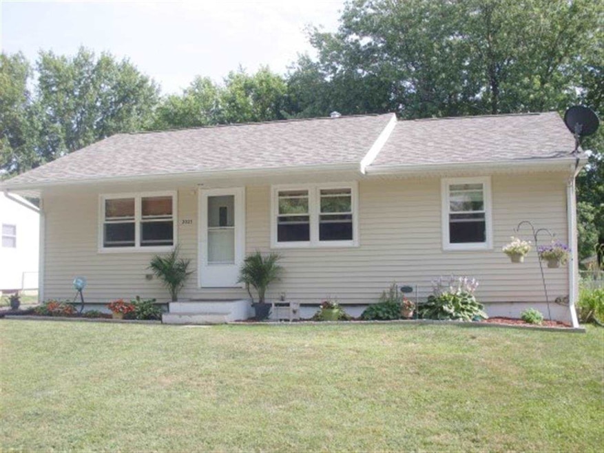 2021 W 54th St, Davenport, IA 52806 - photo 1