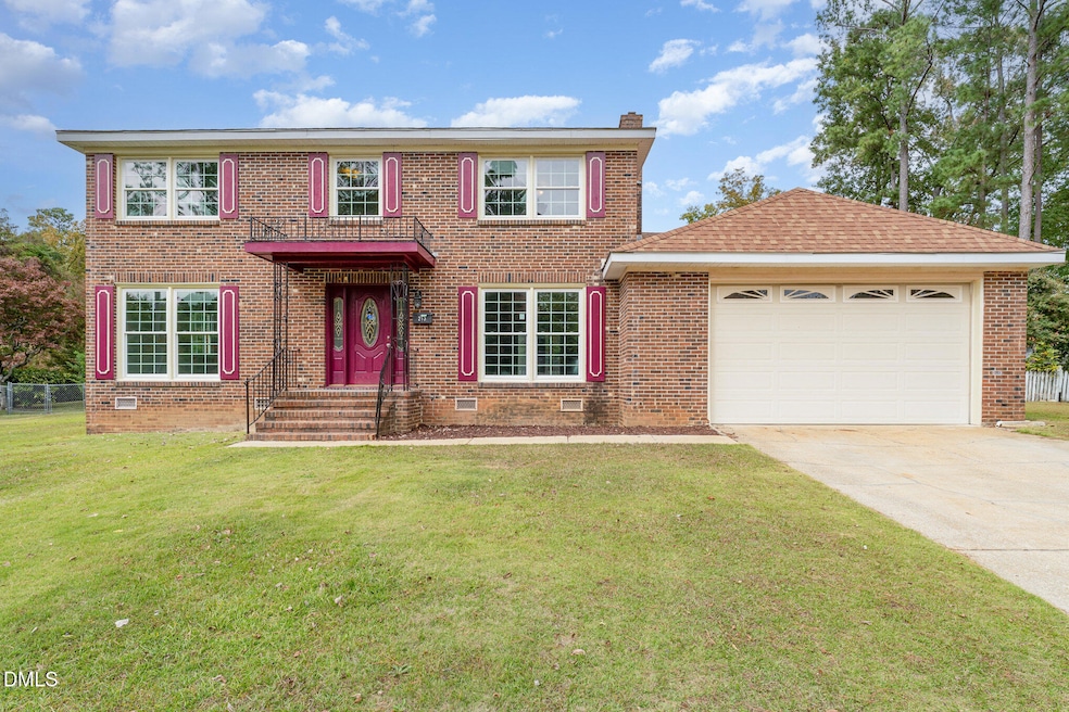 213 Rivenoak Dr, Fayetteville, NC 28303 - photo 1