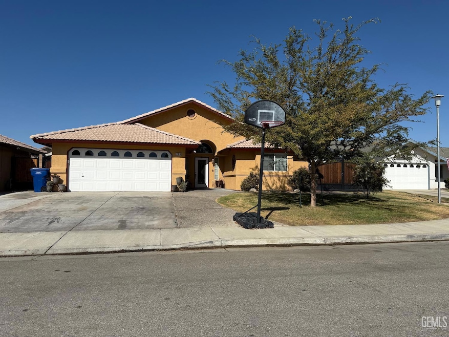 269 Burns Ct, Shafter, CA 93263 - photo 1