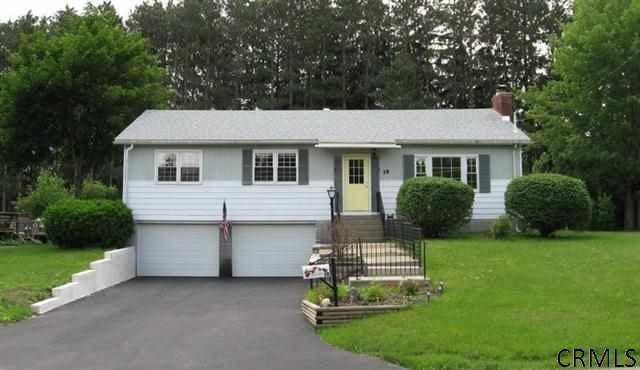 19 Evergreen Blvd, Schenectady, NY 12302 - photo 1