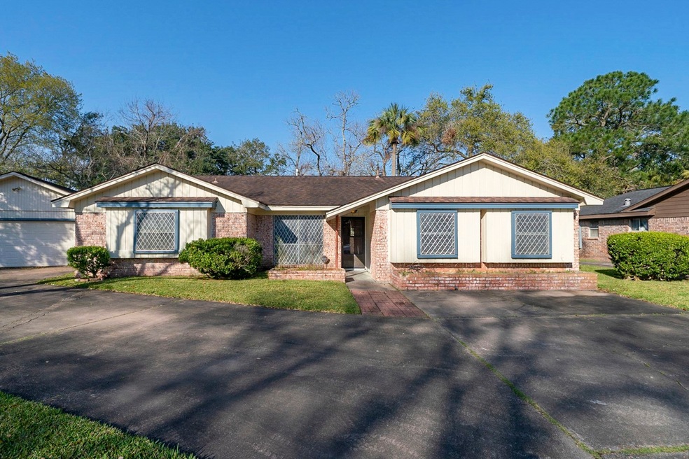 2714 Tallow St, Alvin, TX 77511 - photo 1