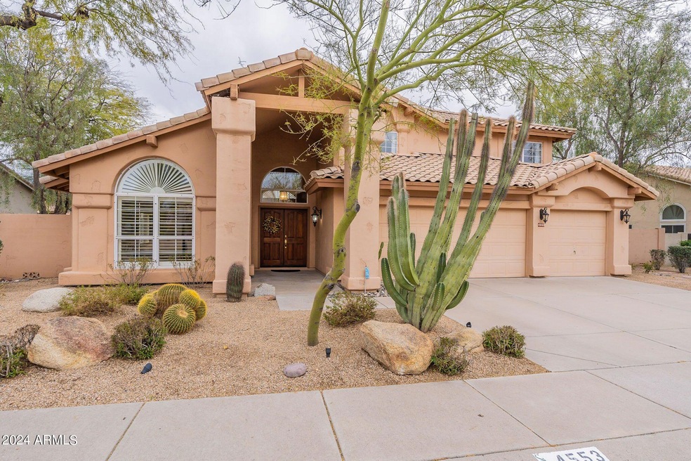 Beautiful curb appeal/3 car gar