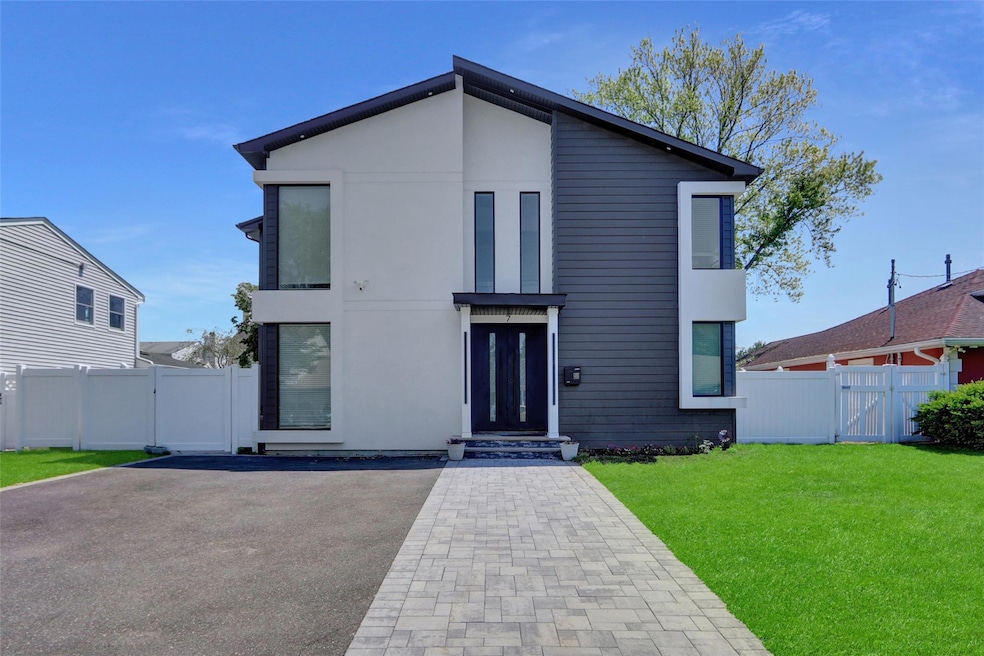 7 Wendell St, Plainview, NY 11803 - photo 1