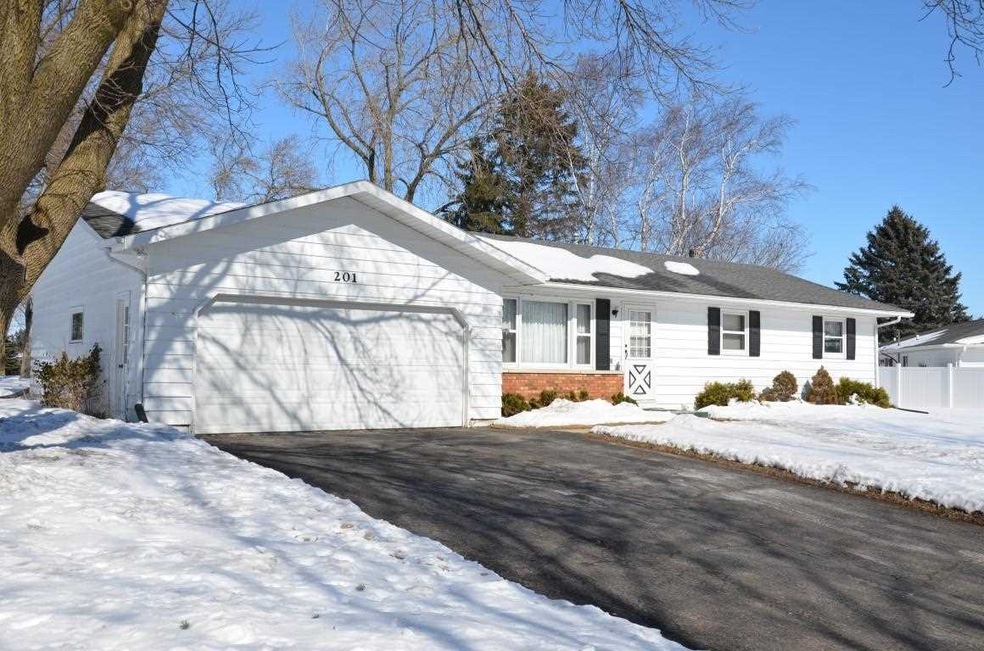 201 Hilltop Cir, Brooklyn, WI 53521 - photo 1