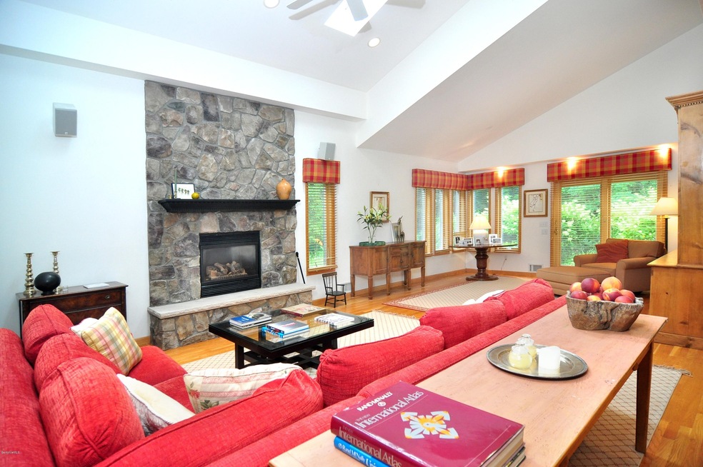6 GREAT ROOM LR_1471