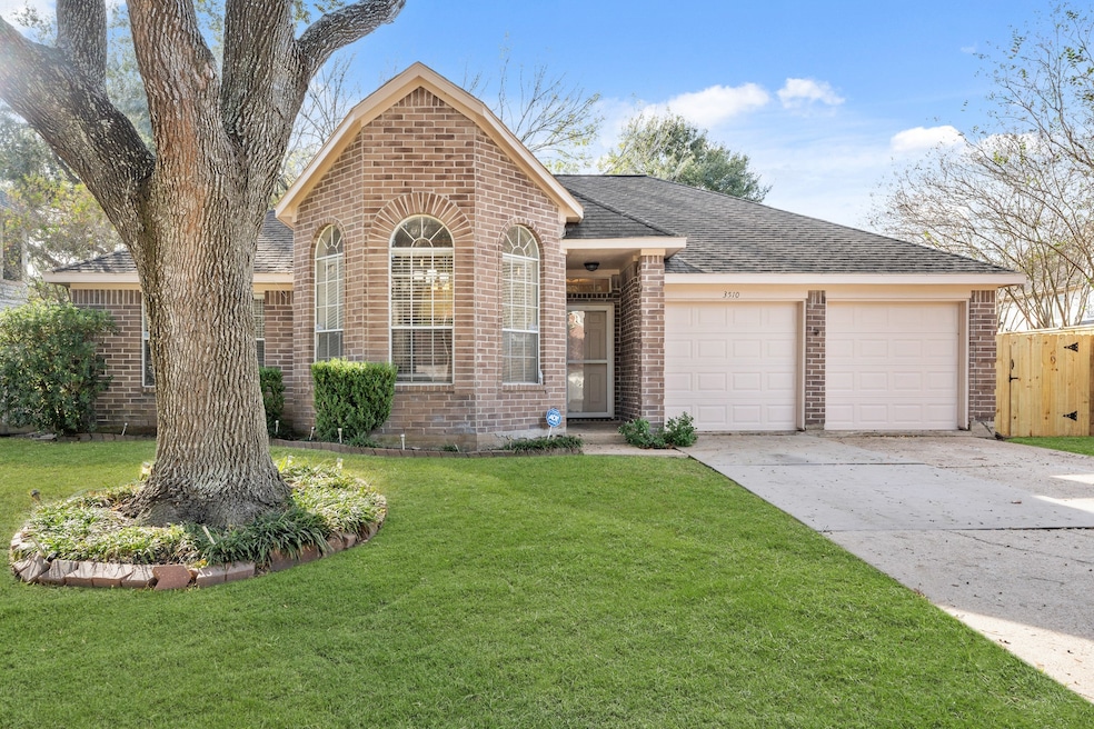 3510 Southdown Dr, Pearland, TX 77584 - photo 1