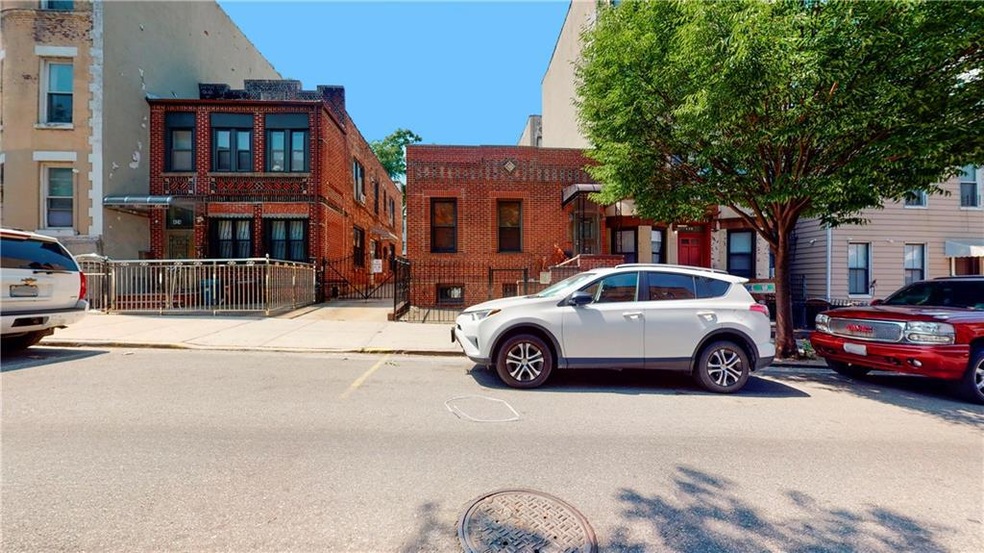 Sold $1,080,000 • Co-Listing Agent