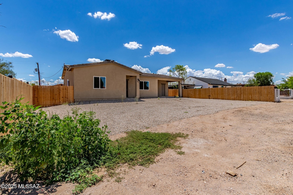 2821 W Roadrunner Rd, Tucson, AZ 85746 - photo 1