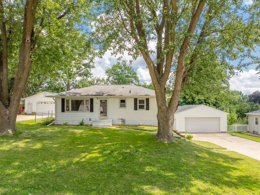 331 N Ellen St, Cedar Falls, IA 50613 - photo 1