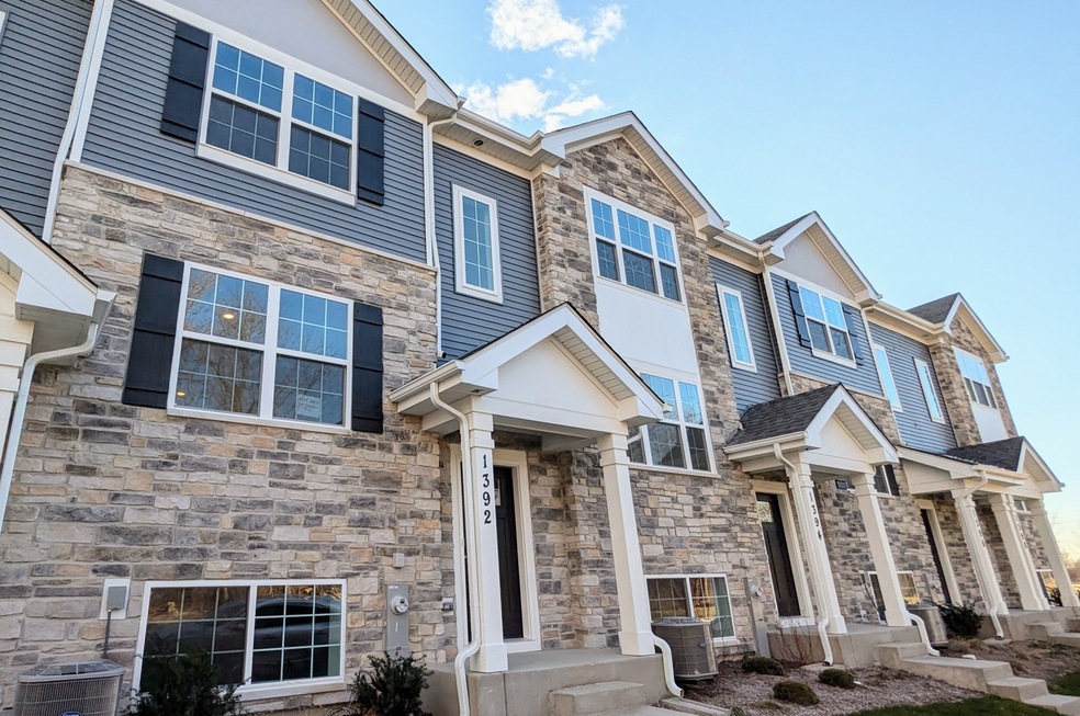 1392 Foxglove Dr, Batavia, IL 60510 - photo 1