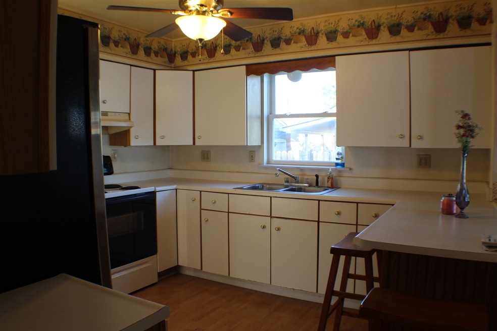 668 N Spring St, Wabash, IN 46992 - photo 1