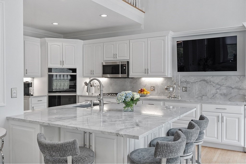 81 Carriage Hill Cir unit 81, Southborough, MA 01772 - photo 1