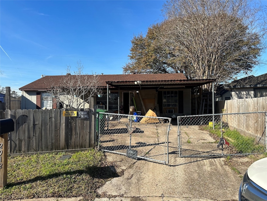 2912 Charter Oaks Dr, Houston, TX 77093 - photo 1