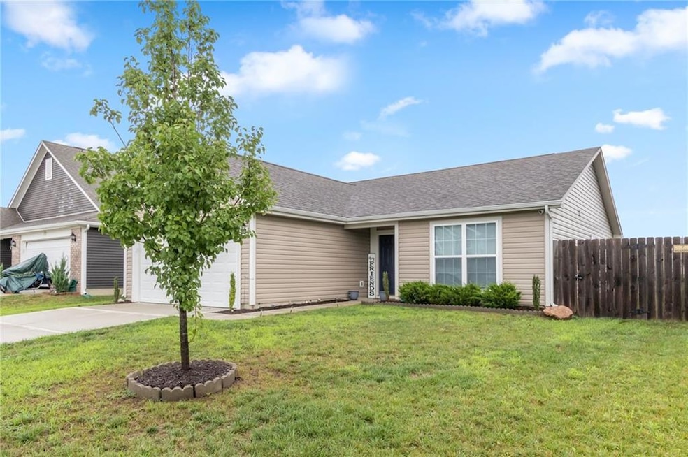 826 Fieldstone Dr, Franklin, IN 46131 - photo 1