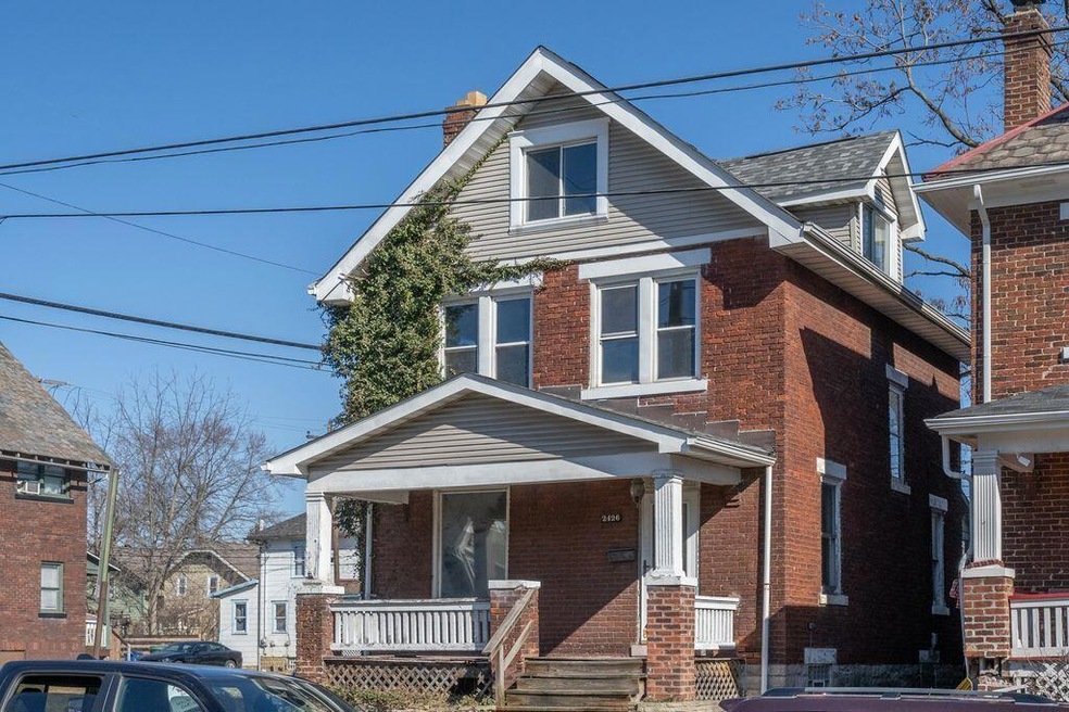 3_2426 Summit St-41