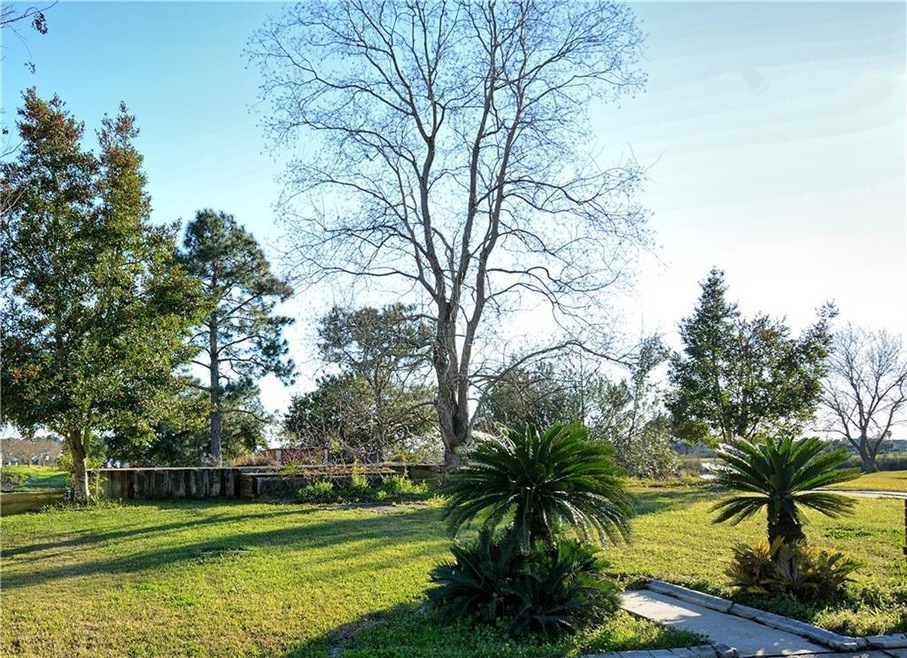 57 Oak Tree Dr, Slidell, LA 70458 - photo 1