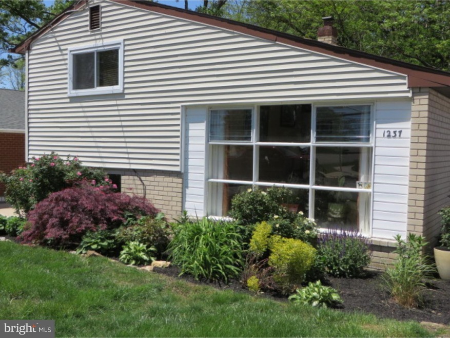 1237 Bullens Ln, Woodlyn, PA 19094 - photo 1