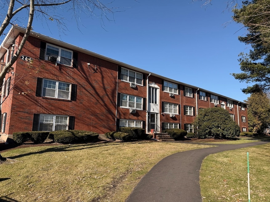 Tara Gardens unit 1, Weymouth, MA 02188 - photo 1