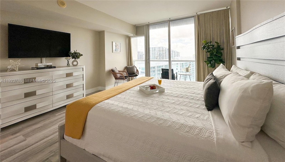 Icon Brickell Tower 3 unit 4405, Miami, FL 33131 - photo 1