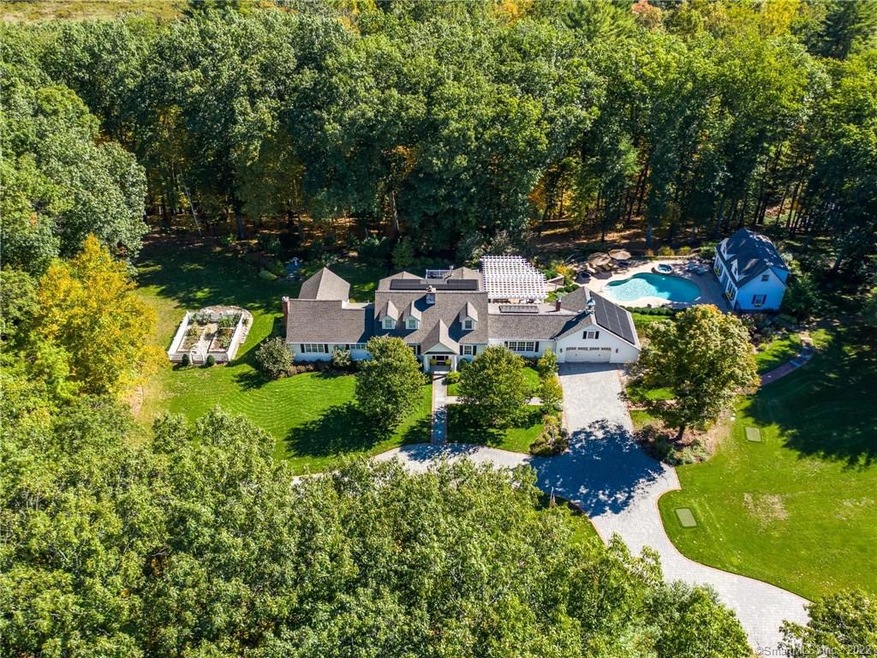 Stunning Barndoor Hills Estate