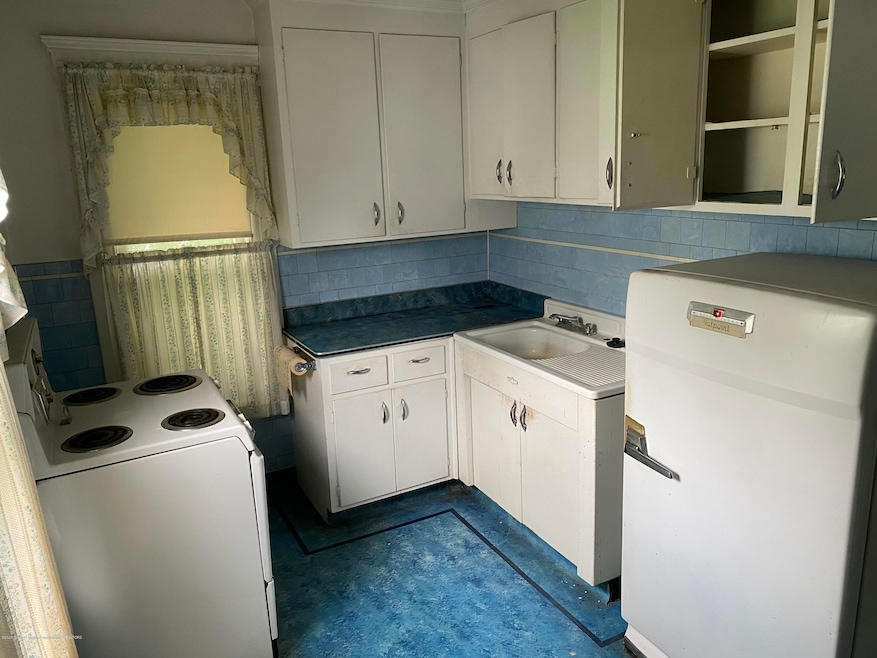 320 W Genesee St, Lansing, MI 48933 - photo 1