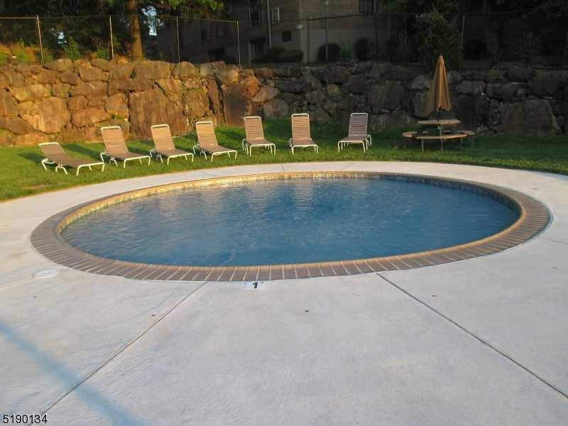 181 Long Hill Rd unit 14, Little Falls, NJ 07424 - photo 1