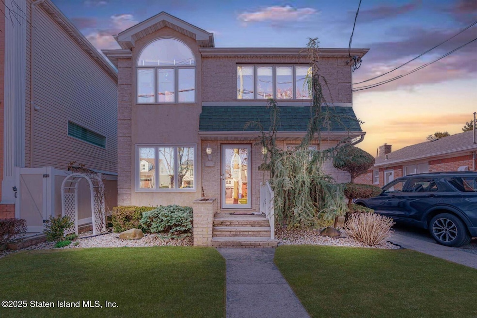 125 Laconia Ave, Staten Island, NY 10305 - photo 1