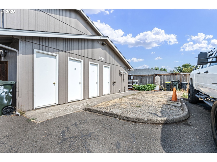 1194 R St, Springfield, OR 97477 - photo 1