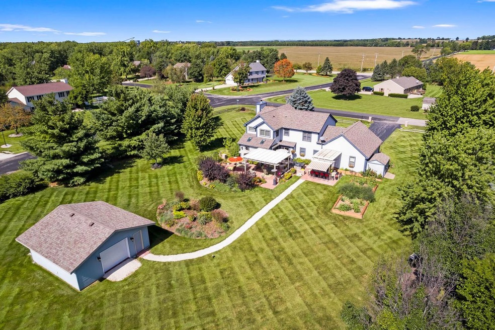 N67W34981 Ireland Ct, Oconomowoc