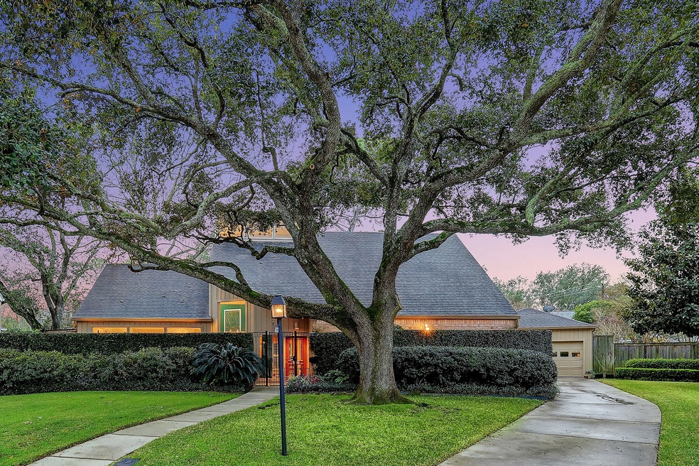 10223 Chevy Chase Dr, Houston, TX 77042 - photo 1