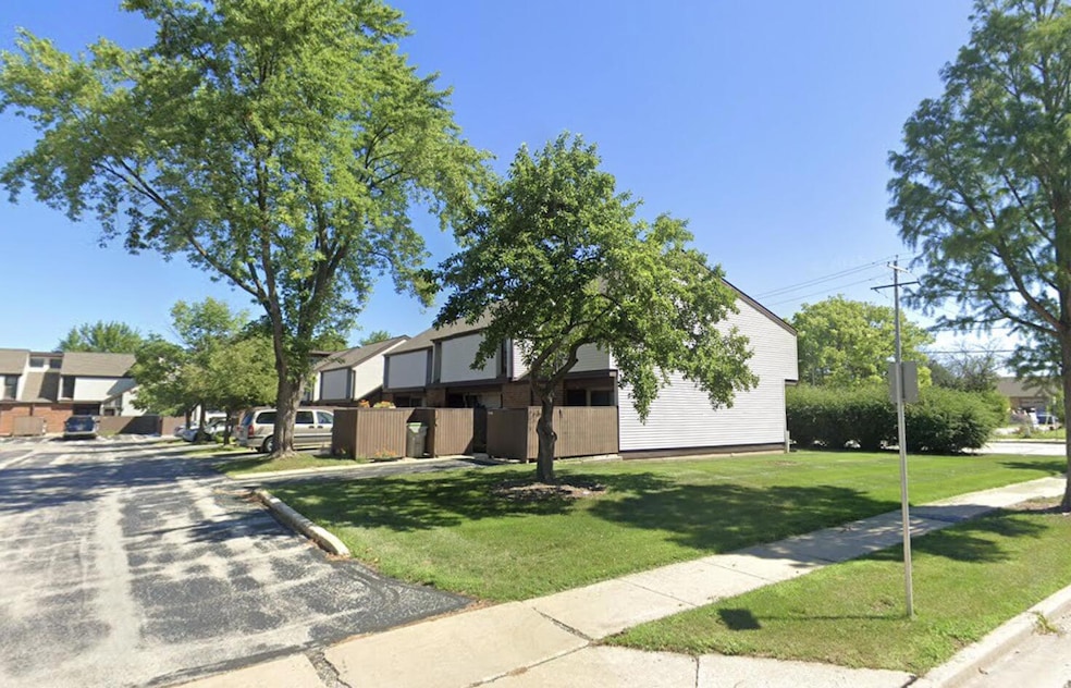 5201 S 13th St unit H, Milwaukee, WI 53221 - photo 1