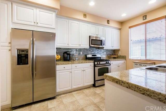 Gourmet Kitchen Features Breakfast Counter/Bar, Gr