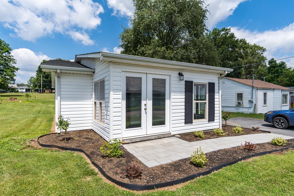 2227 E Fairview Ave, Johnson City, TN 37601 - photo 1