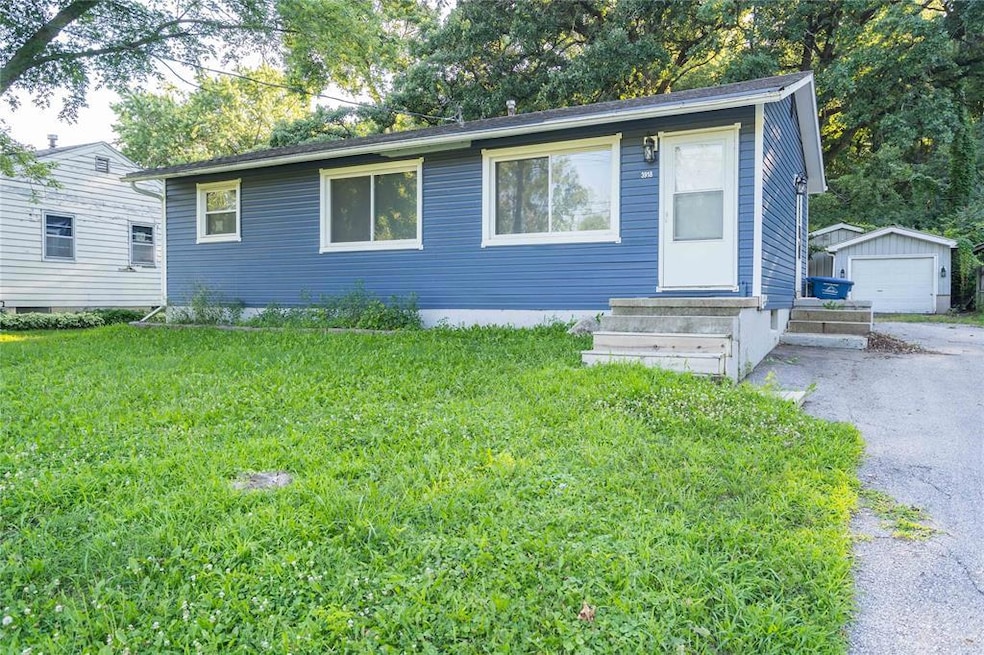 3918 Martin Luther King jr Pkwy, Des Moines, IA 50310 - photo 1